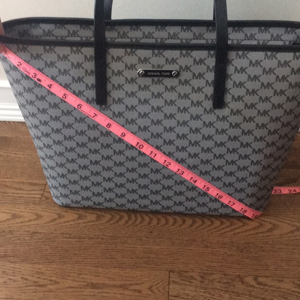 NWT Michael Kors Large Emry Tote - Picture 8 of 8